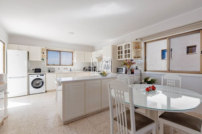 Image No.10-Maison de 5 chambres à vendre à Deryneia