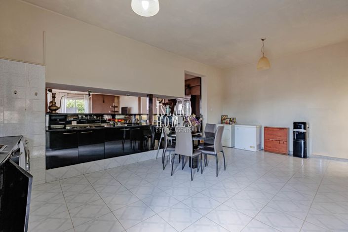 Image No.13-4 Bed Semi-Detached for sale