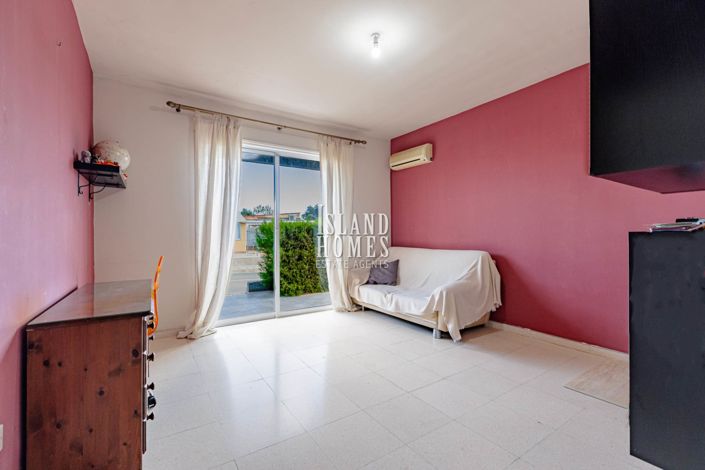 Image No.21-4 Bed Semi-Detached for sale