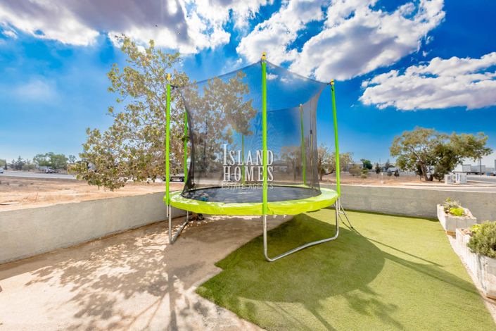 Image No.22-4 Bed Semi-Detached for sale