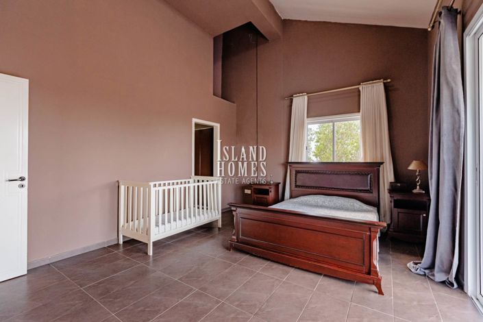 Image No.24-4 Bed Semi-Detached for sale