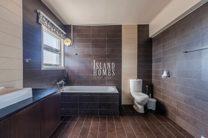 Image No.27-4 Bed Semi-Detached for sale