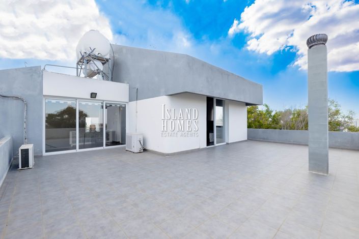 Image No.28-4 Bed Semi-Detached for sale