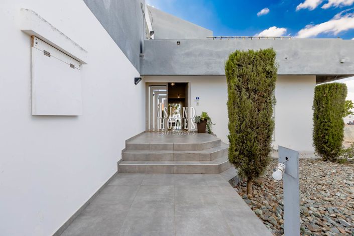 Image No.4-4 Bed Semi-Detached for sale