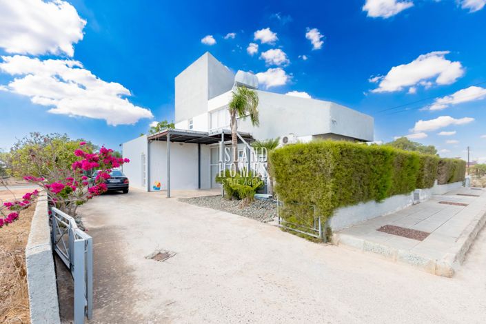 Image No.9-4 Bed Semi-Detached for sale