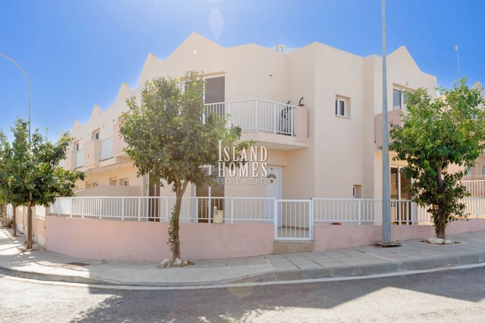 Image No.12-3 Bed Townhouse for sale