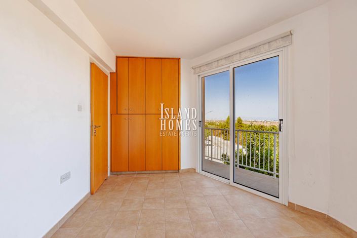 Image No.18-3 Bed Townhouse for sale