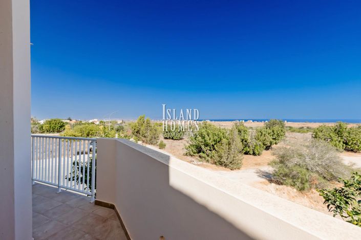 Image No.19-3 Bed Townhouse for sale