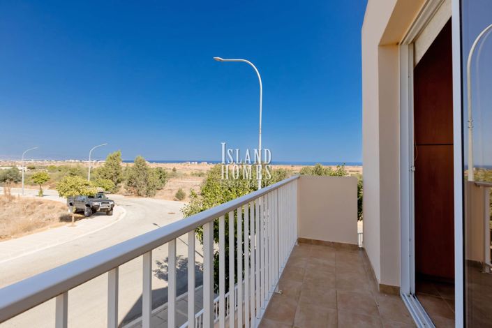 Image No.24-3 Bed Townhouse for sale