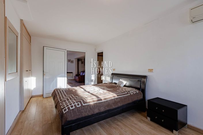 Image No.29-6 Bed Villa / Detached for sale