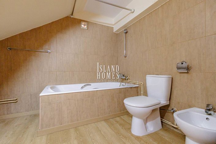 Image No.30-6 Bed Villa / Detached for sale