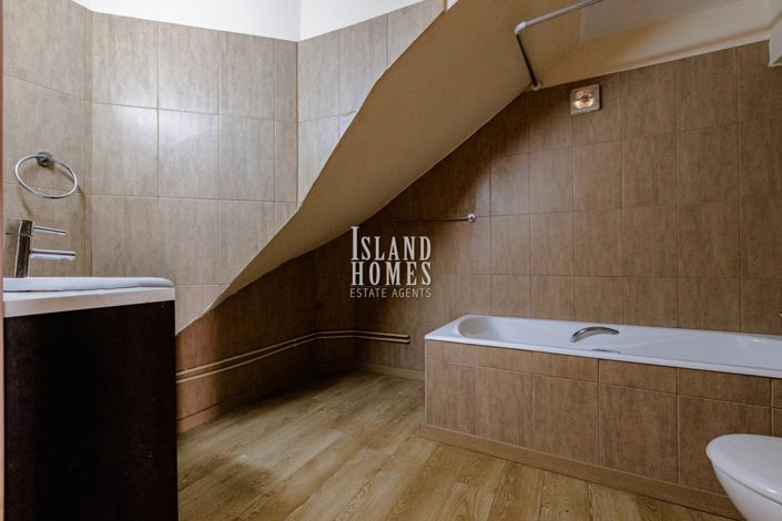 Image No.31-6 Bed Villa / Detached for sale