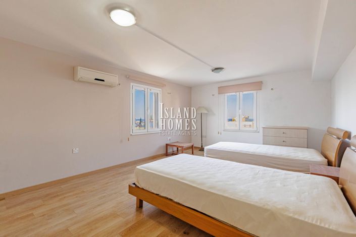 Image No.40-6 Bed Villa / Detached for sale