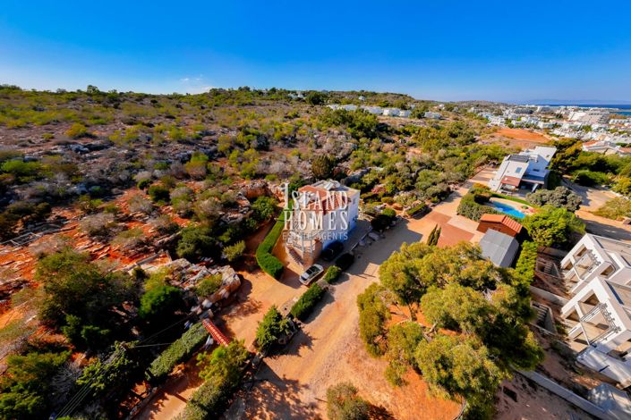 Image No.44-6 Bed Villa / Detached for sale