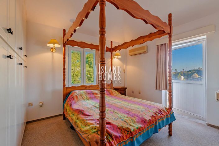 Image No.48-6 Bed Villa / Detached for sale