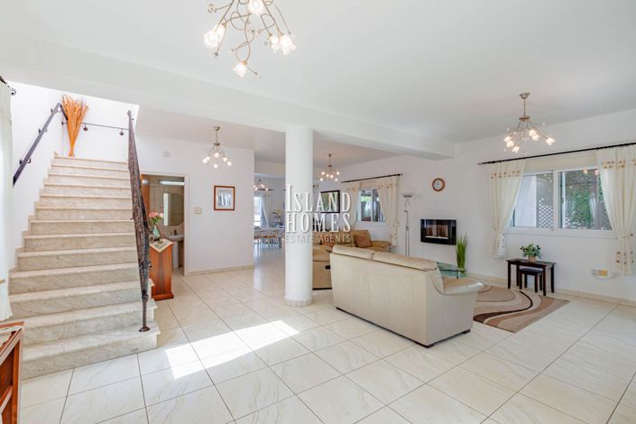 Image No.12-4 Bed Villa / Detached for sale