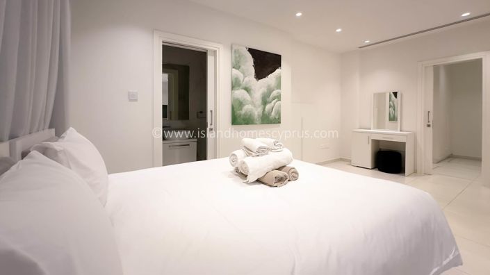 Image No.10-4 Bed Villa / Detached for sale