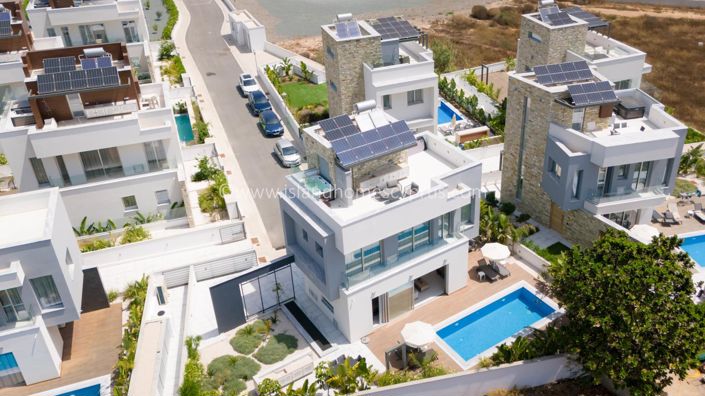 Image No.12-4 Bed Villa / Detached for sale