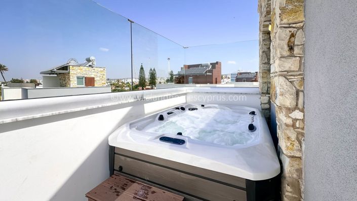 Image No.18-4 Bed Villa / Detached for sale