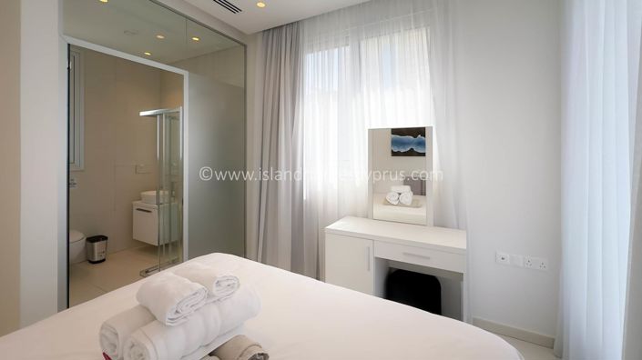 Image No.27-4 Bed Villa / Detached for sale