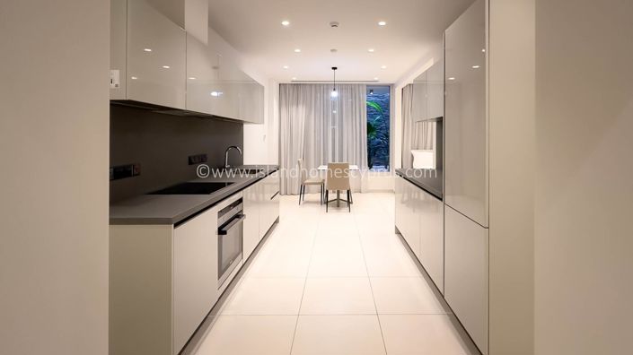 Image No.6-4 Bed Villa / Detached for sale