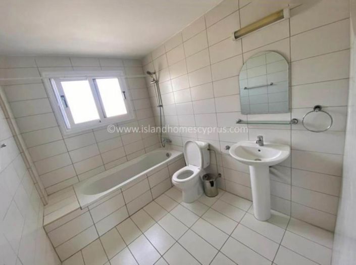 Image No.9-3 Bed Villa / Detached for sale