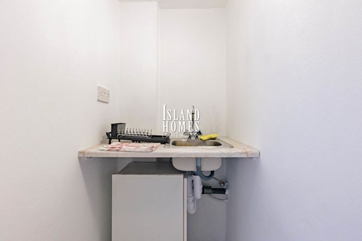 Image No.10-Propriété de 8 chambres à vendre à Deryneia