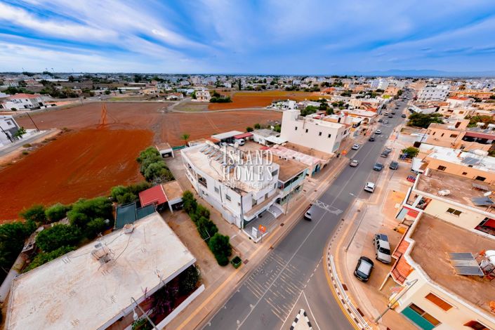 Image No.11-Propriété de 8 chambres à vendre à Deryneia