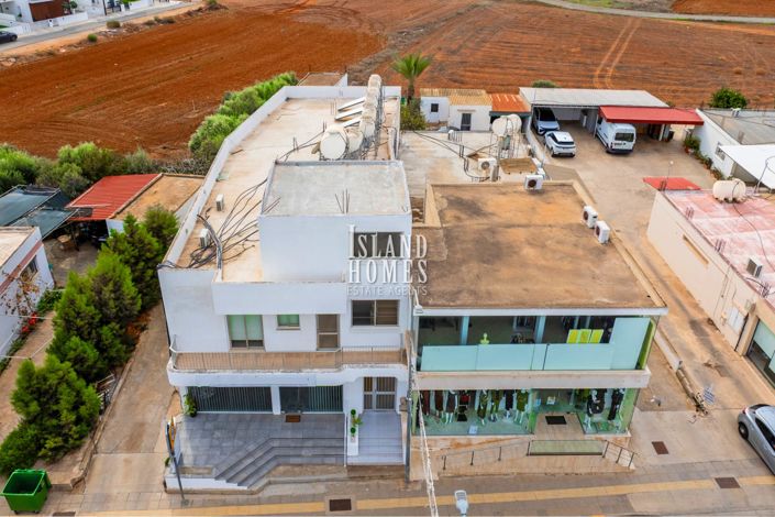 Image No.13-Propriété de 8 chambres à vendre à Deryneia