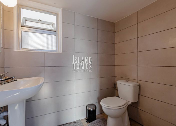 Image No.15-Propriété de 8 chambres à vendre à Deryneia