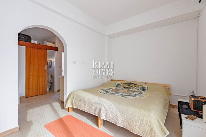 Image No.17-Propriété de 8 chambres à vendre à Deryneia