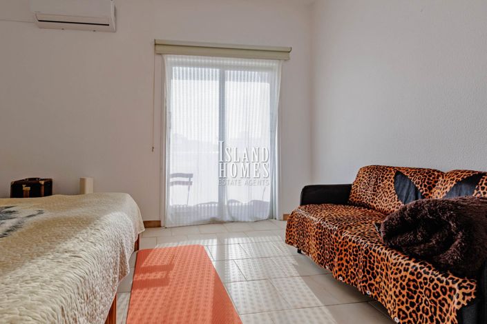 Image No.20-Propriété de 8 chambres à vendre à Deryneia