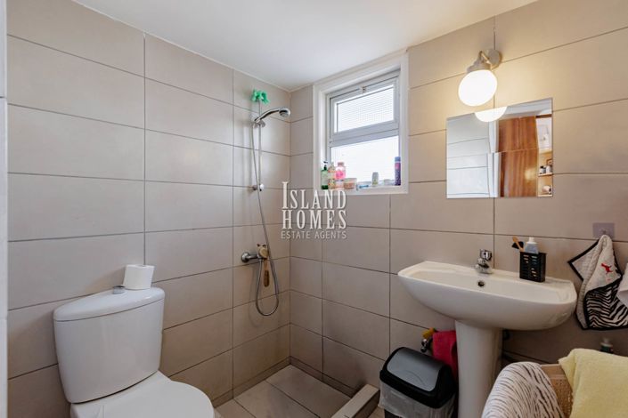 Image No.22-Propriété de 8 chambres à vendre à Deryneia