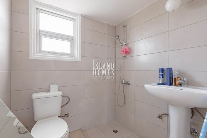 Image No.25-Propriété de 8 chambres à vendre à Deryneia