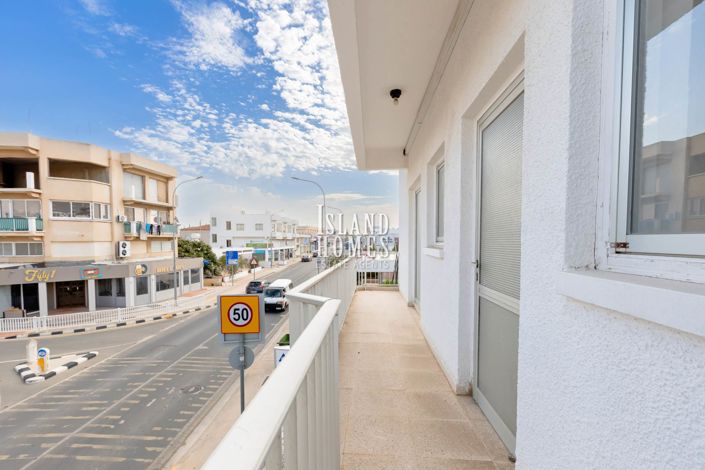 Image No.27-Propriété de 8 chambres à vendre à Deryneia