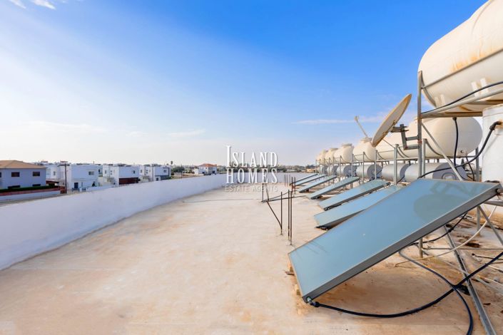 Image No.30-Propriété de 8 chambres à vendre à Deryneia