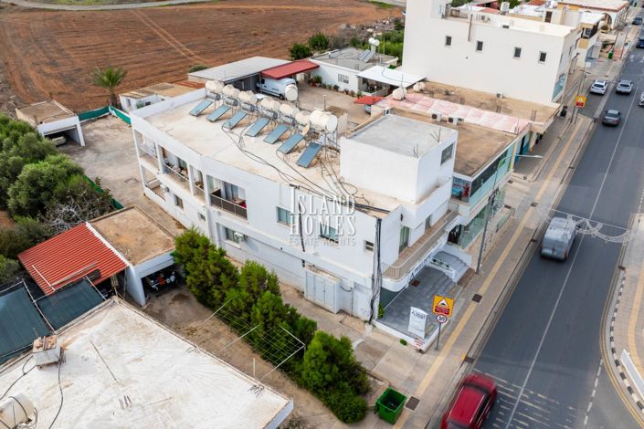 Image No.6-Propriété de 8 chambres à vendre à Deryneia