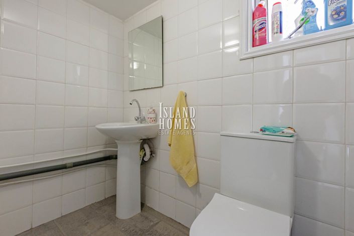 Image No.9-Propriété de 8 chambres à vendre à Deryneia