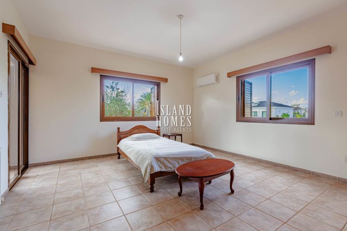 Image No.25-2 Bed Bungalow for sale