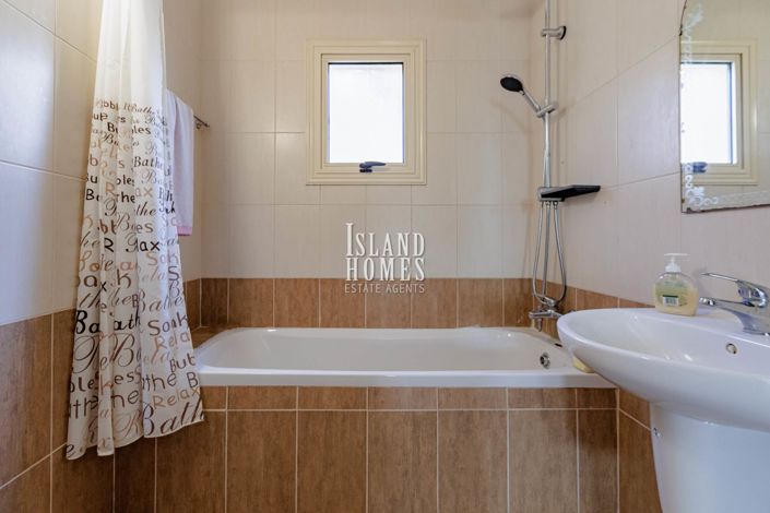 Image No.21-3 Bed Villa / Detached for sale