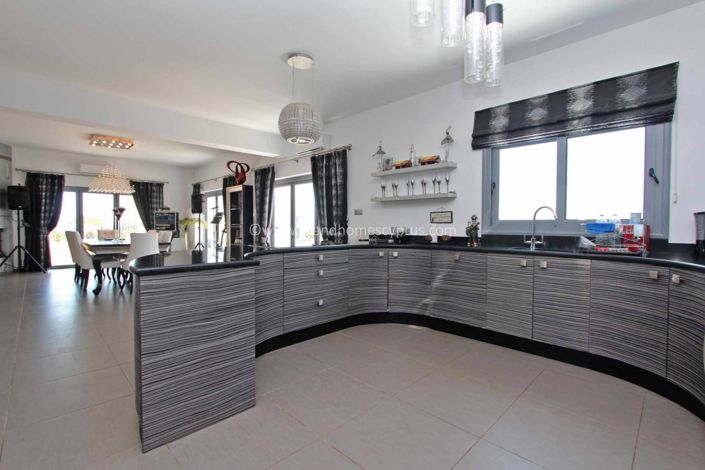 Image No.13-4 Bed Villa / Detached for sale