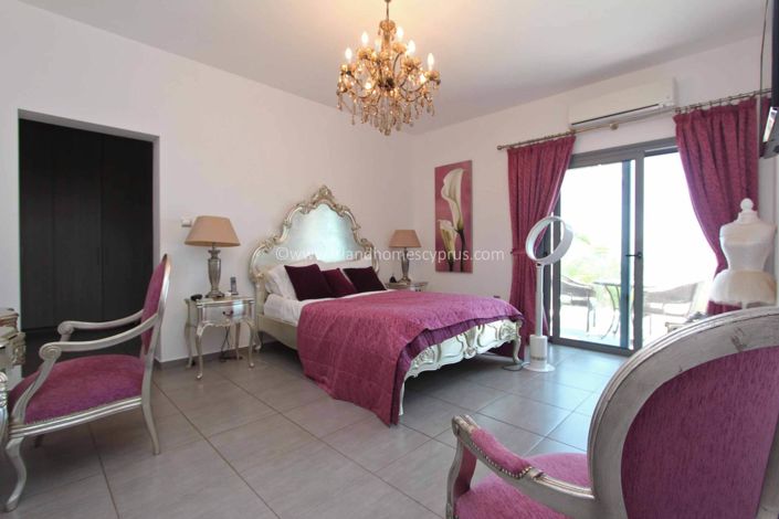 Image No.20-4 Bed Villa / Detached for sale