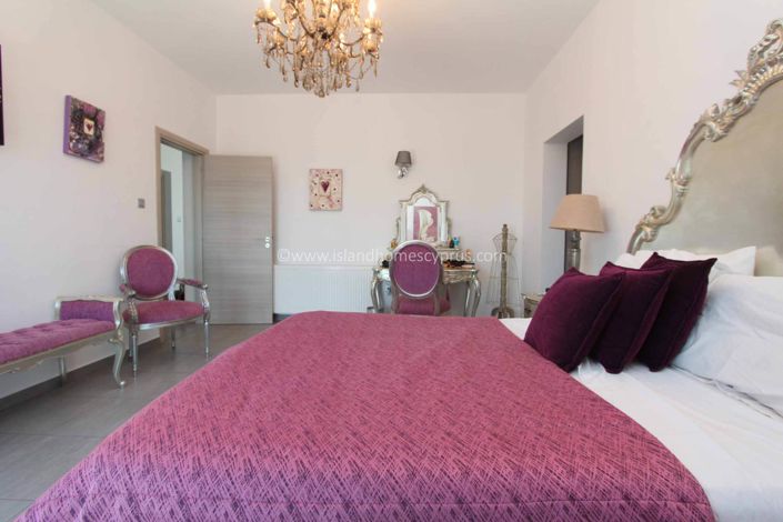 Image No.21-4 Bed Villa / Detached for sale