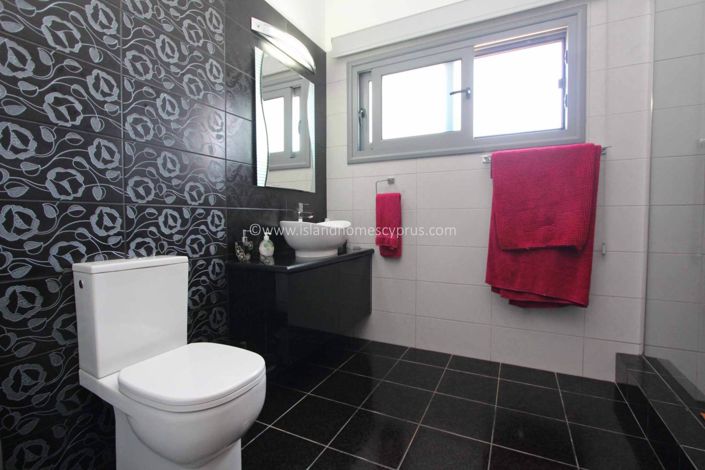 Image No.23-4 Bed Villa / Detached for sale