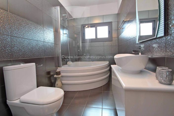 Image No.29-4 Bed Villa / Detached for sale