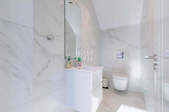 Image No.21-3 Bed Villa / Detached for sale