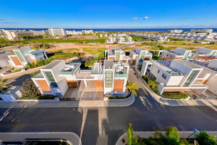 Image No.36-3 Bed Villa / Detached for sale