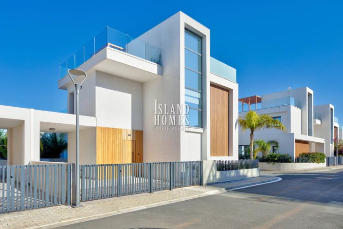 Image No.8-3 Bed Villa / Detached for sale