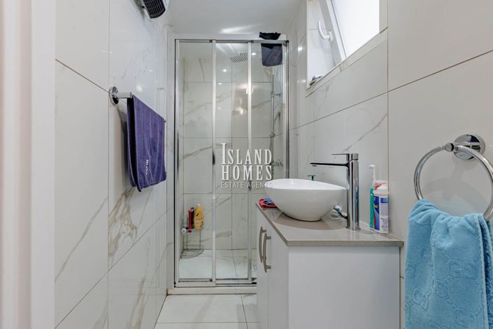 Image No.19-3 Bed Villa for sale