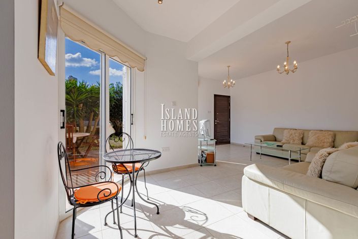 Image No.10-2 Bed Villa for sale